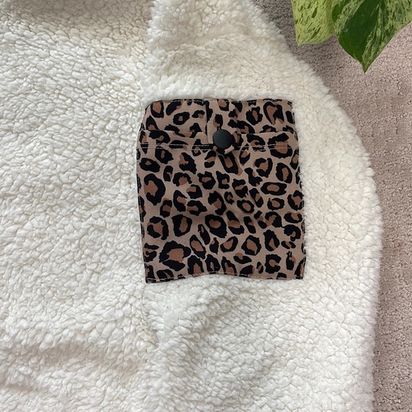 Forever 21 Crop Sweater - Picture 4 of 8